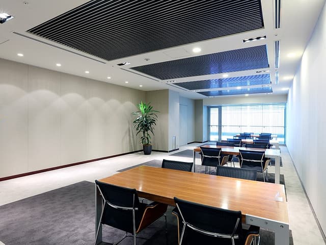 共用部_ビジネスラウンジ。打ち合わせ、会合に無料でご利用いただけます。