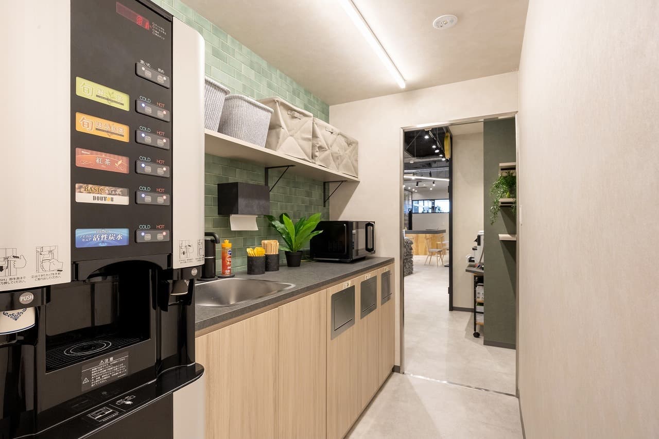 飲み放題のフリードリンクもあります©bizcomfort