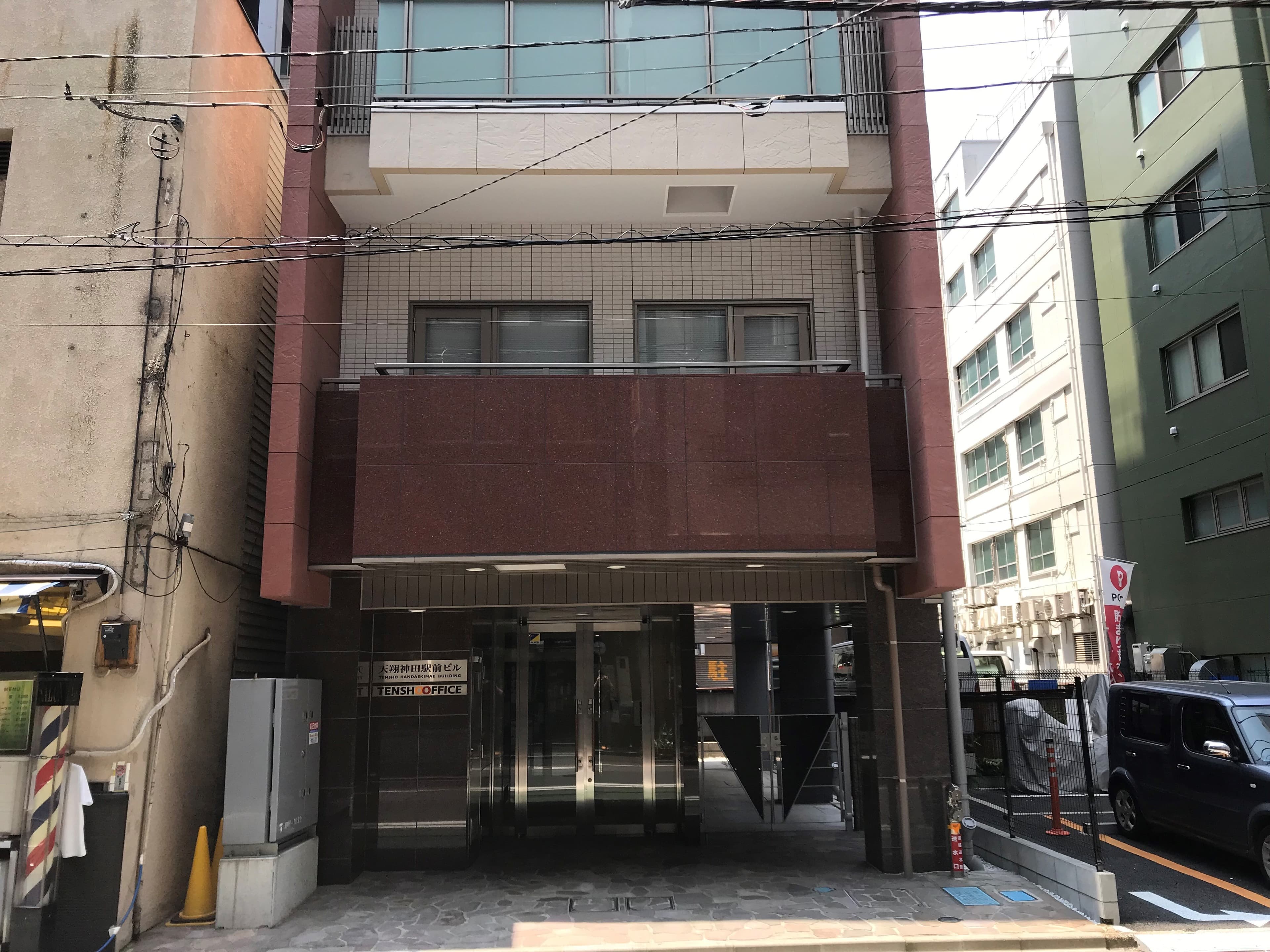 外観_神田駅から徒歩1分に位置しています。