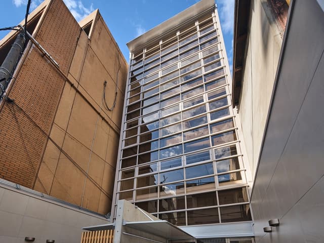 外観_オフィスは四条駅、烏丸駅5番出口から徒歩5分に位置しています。