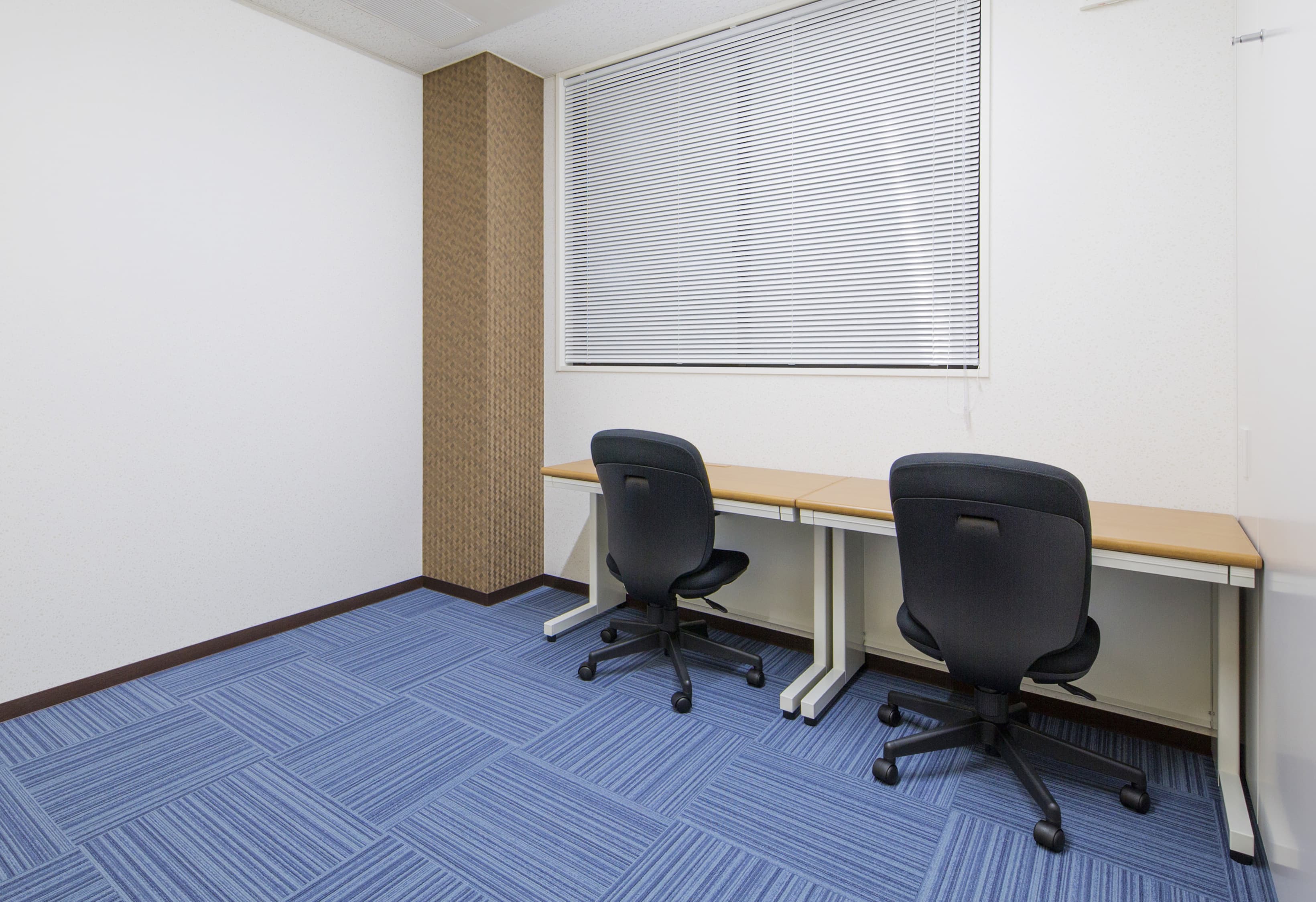 専有部_個室。自然光が入る窓付きのお部屋です。