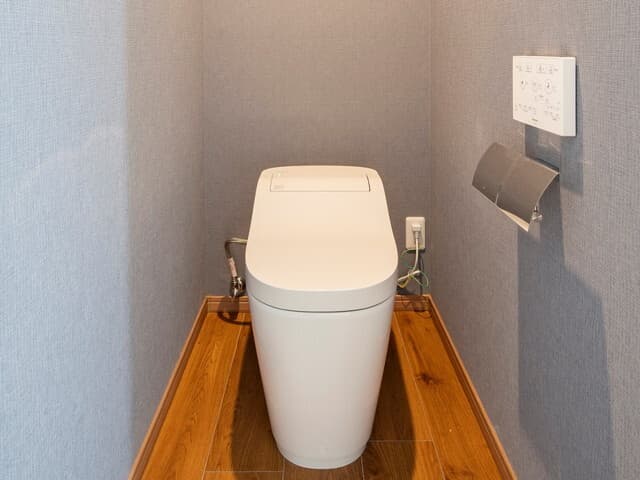 設備_共用トイレ。施設2階にトイレがございます。
