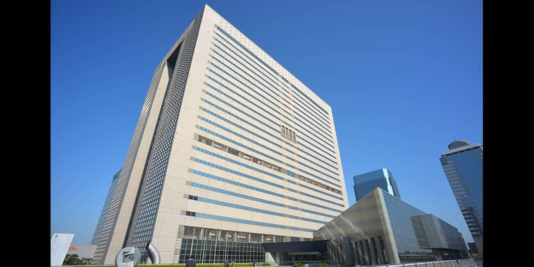 外観_海浜幕張駅から徒歩9分の場所にあります。©Regus