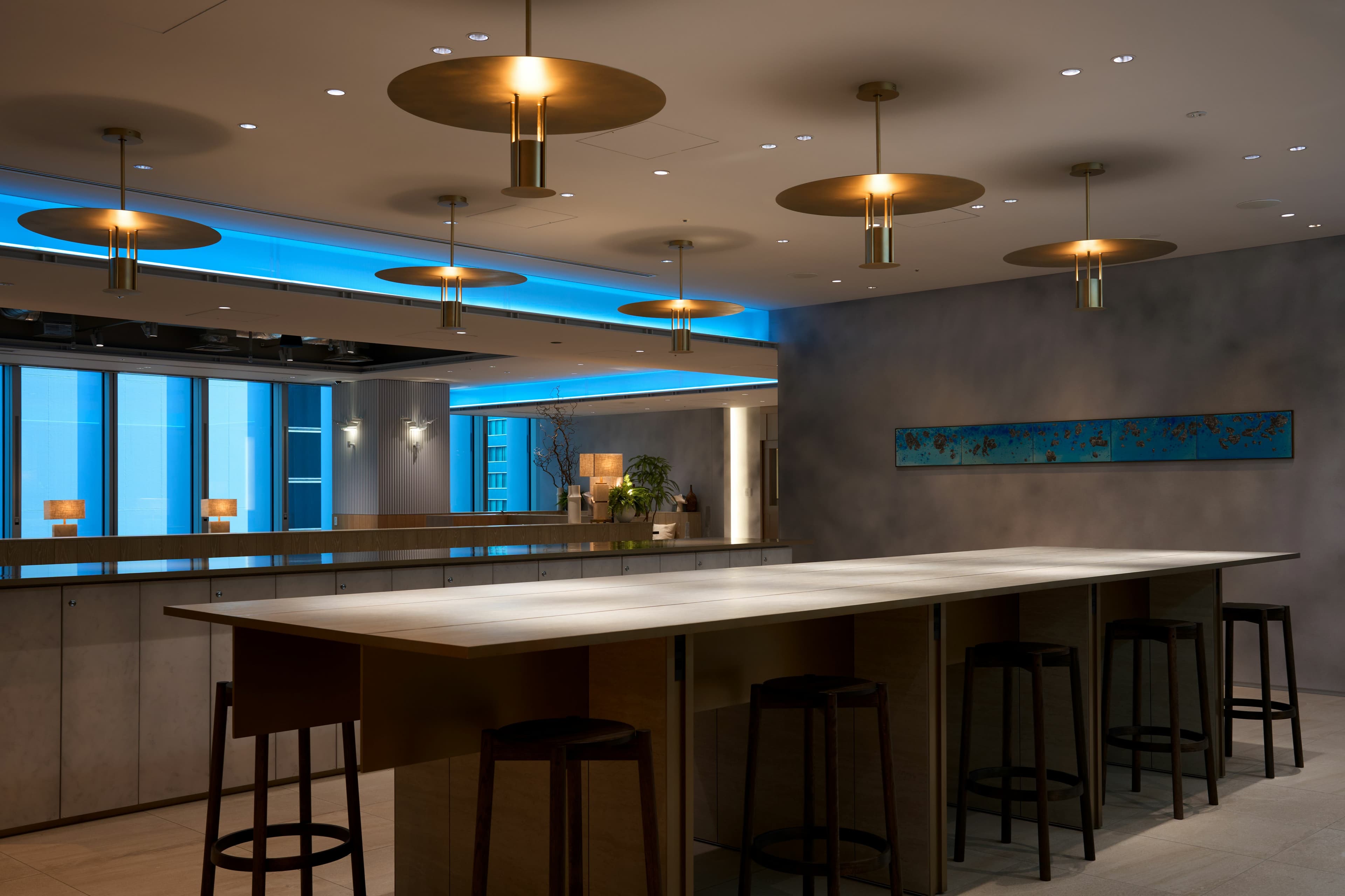 共用部_カフェエリア。ラウンジにはドリンクサービスが用意されたカフェコーナーが設置されています。