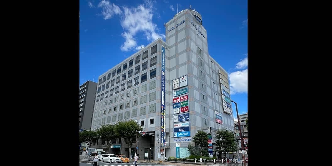 外観_川西能勢口駅より徒歩1分の「ララグランデ川西能勢口」内に位置しています。※画像はイメージです。©Regus