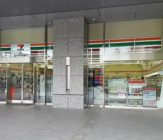 近隣のコンビニ_セブンイレブン東京ポートシティ竹芝店(徒歩4分)