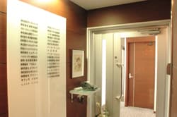 エントランス_各個室への内線電話機も設備されています