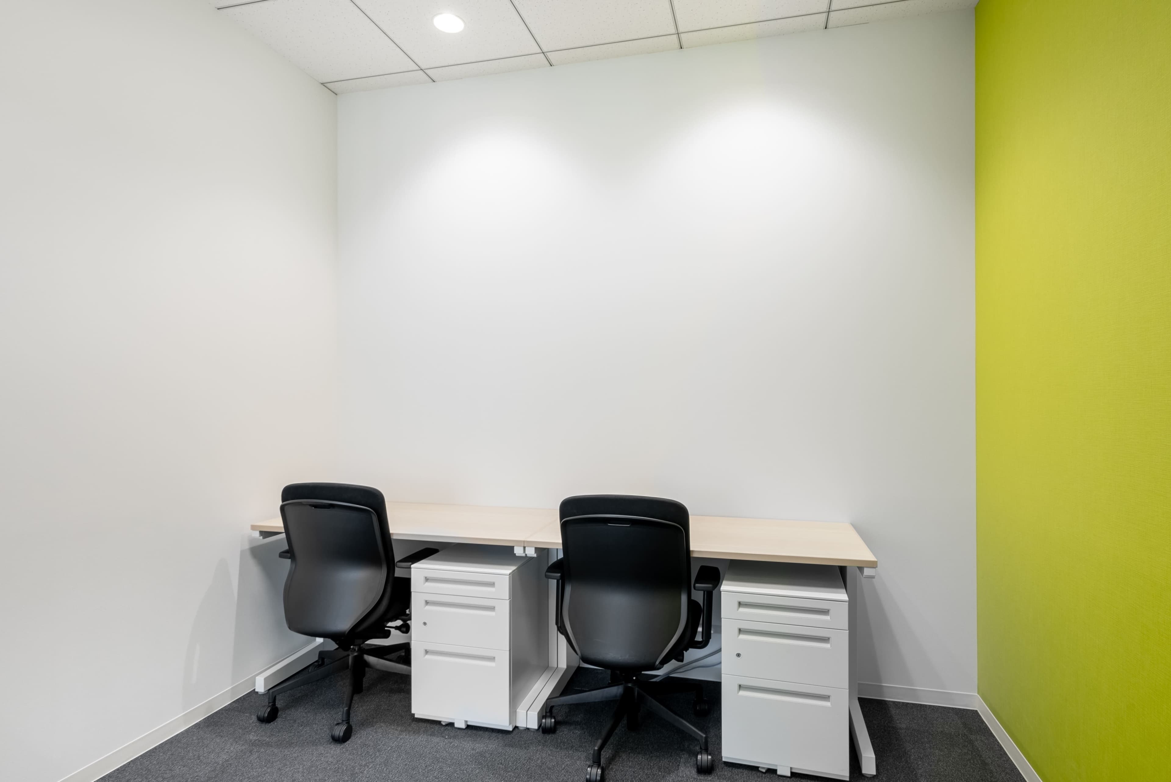 Regus_Blue_Avenue_5128_Yokohama_Japan_Small_Office_Without_People