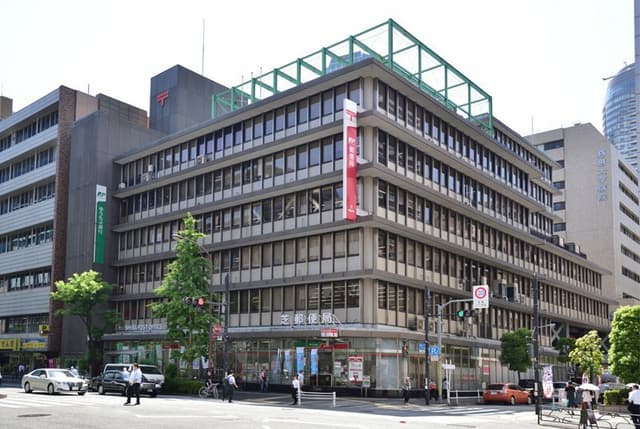 近隣の郵便局・銀行_芝郵便局・ゆうちょ銀行芝支店 (徒歩2分)
