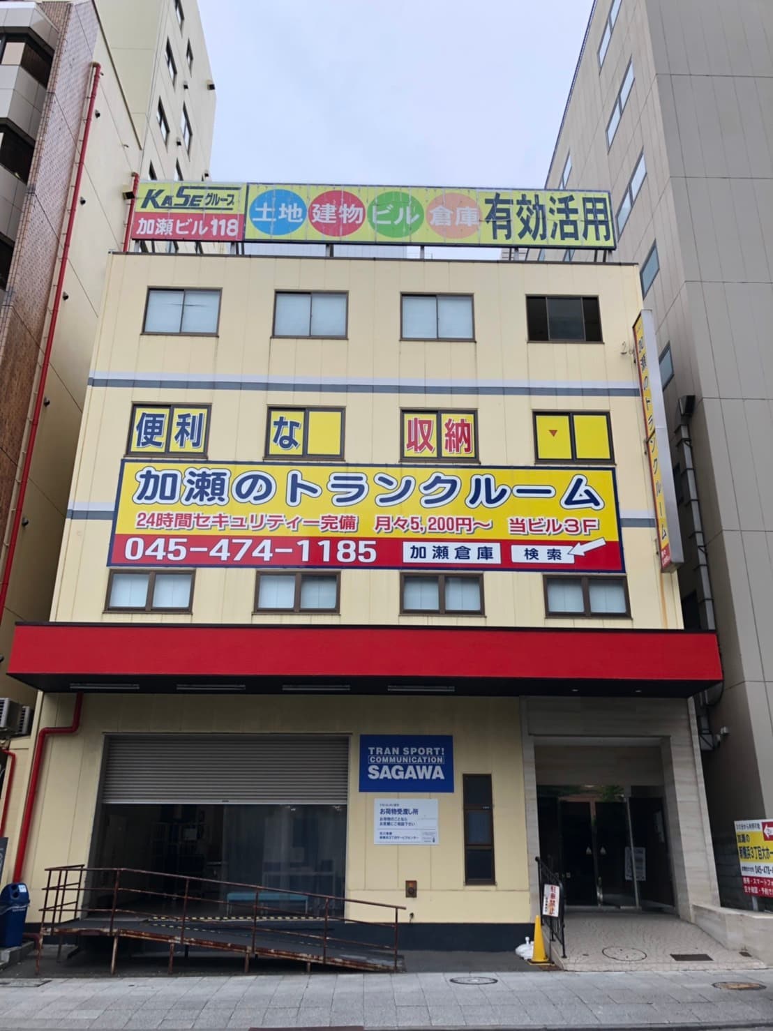 外観_ビル全体の外観です。黄色の看板でわかりやすいです。