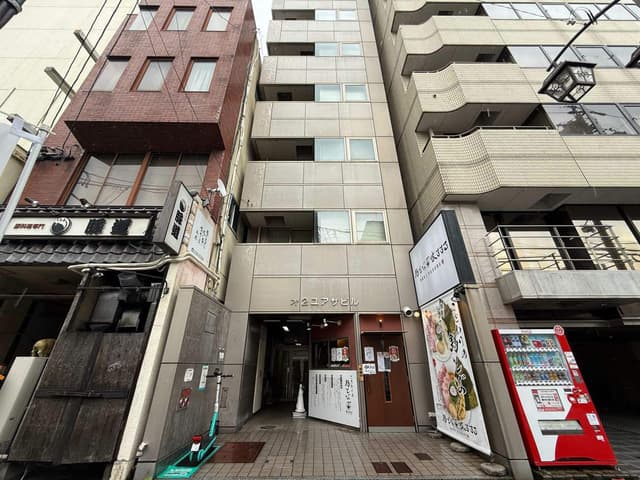 外観_国際センター駅から徒歩4分に位置しています。