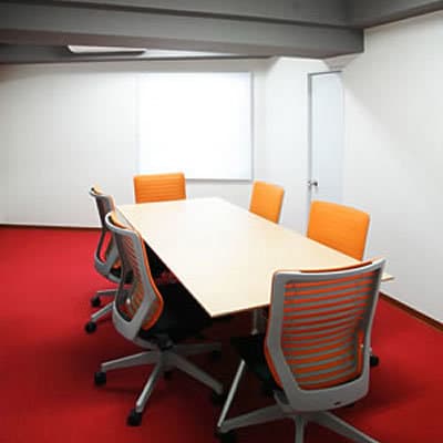 会議室_打ち合わせ等、無料で使うことができます。