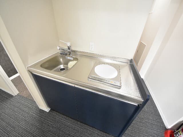 設備_シンク。ランチタイムなどに便利にお使いいただける設備です。