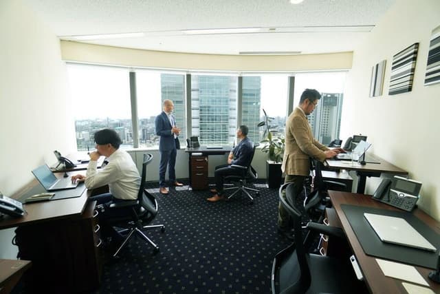 プライベートオフィス_オフィス家具もご用意されているのでご入居した当日から仕事が出来る環境が整えられています