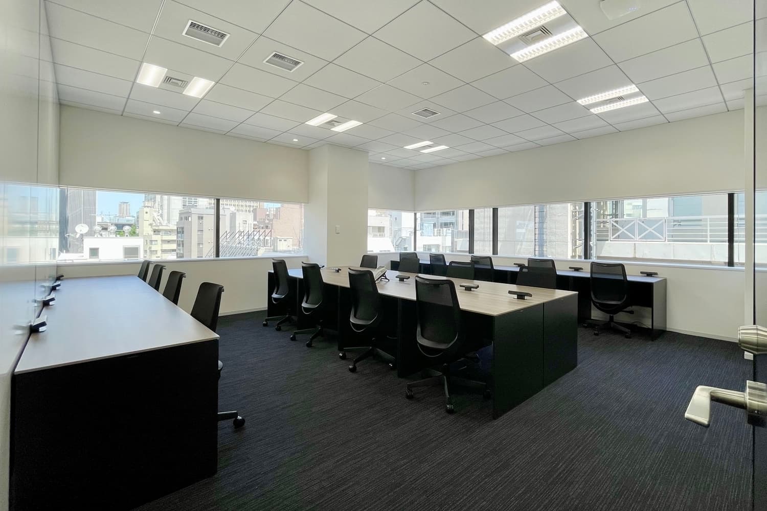 img_Shibns_privateoffice14-17pax_windowside04-1_1500x1000