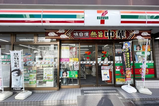 近隣のコンビニエンスストア_セブン-イレブン渋谷代々木1丁目南店(徒歩2分)