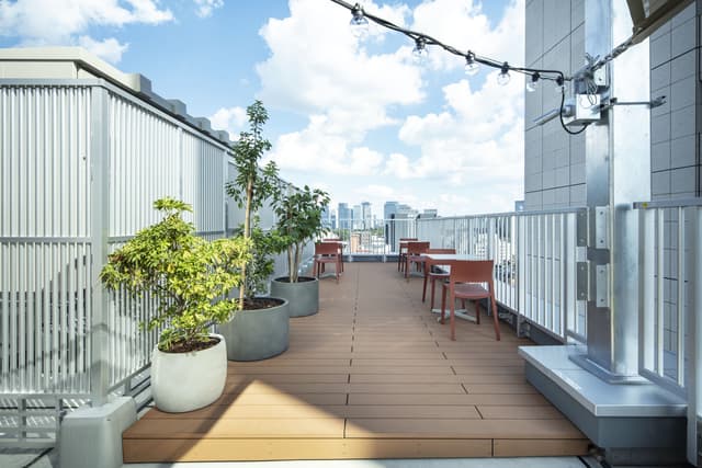 共有部_屋上。緑と光あふれる屋上でリラックス。