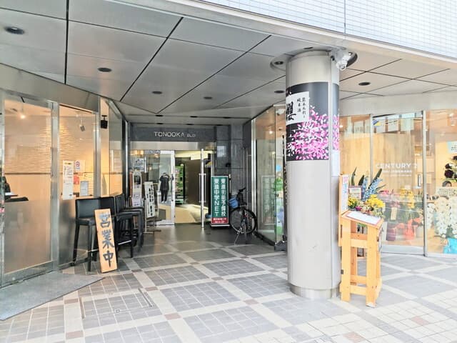 外観_小田急湘南ゲートの北側出入口から数メートルの場所に施設があります。