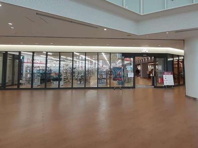近隣の商業施設_ダイソー 那覇オーパ店 (徒歩1分)