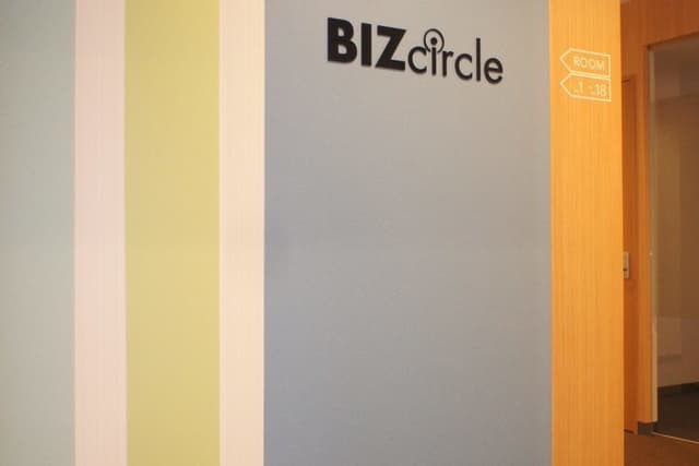 エントランス_カラフルなエントランス