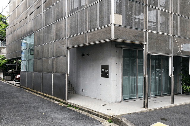 外観_エントランスです。オフィスご利用の方はこちらからどうぞ。