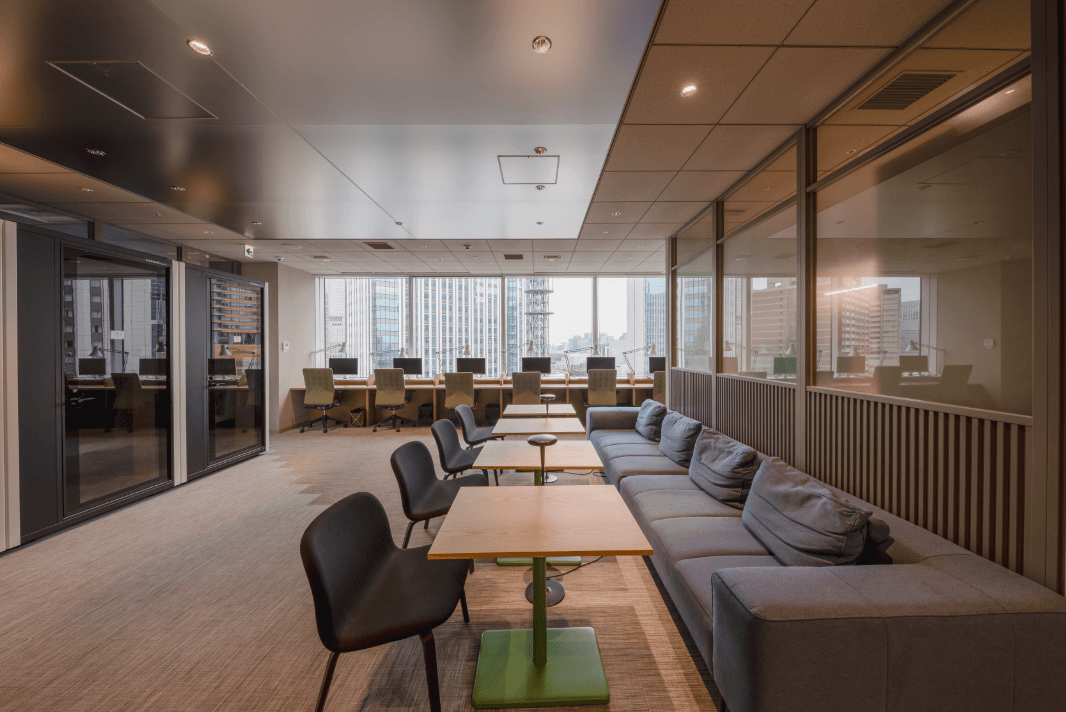 オープンエリア_様々なタイプの座席を用意しております。