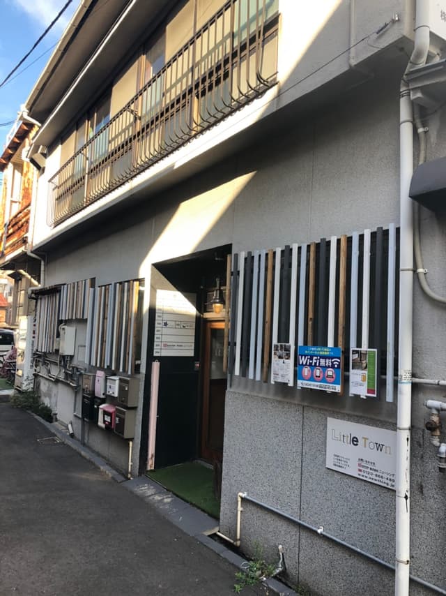 外観_リノベーションされた古民家です