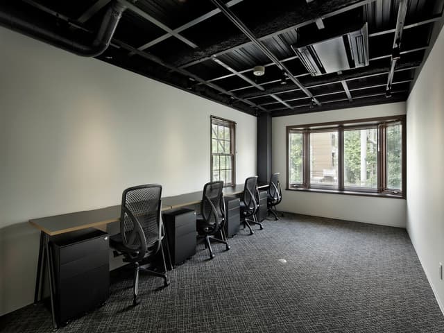 個室_2面採光の日当たりのよい角部屋です。