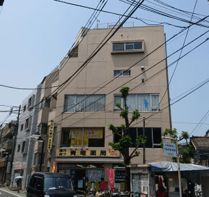 外観_オフィスは中板橋駅南口を出てすぐ!角地に建っているので大変視認性が高いです