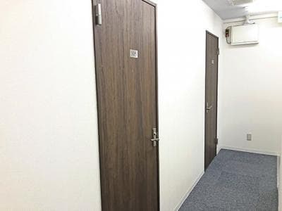 共用部_各個室は施錠可能ですので、セキュリティ面も安心です。©️kasegroup