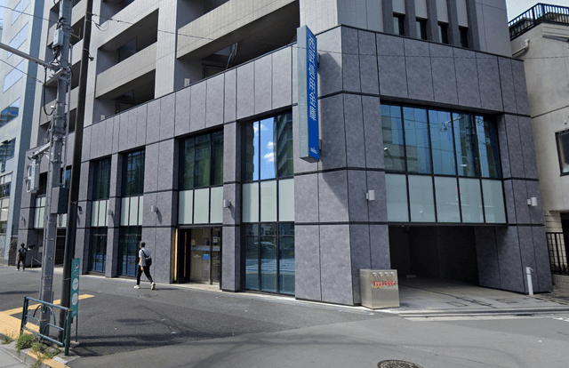 近隣の金融機関_西武信用金庫 千駄ヶ谷支店(徒歩9分)