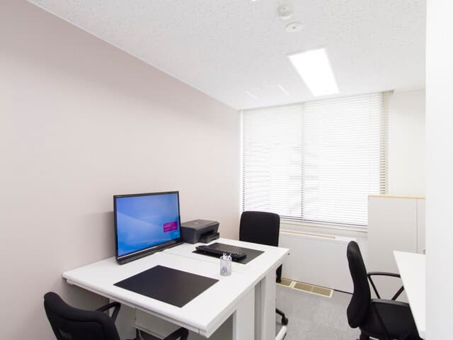 個室_ネット環境や家具は準備されており、ベンチャー企業などにも便利なオフィスです。