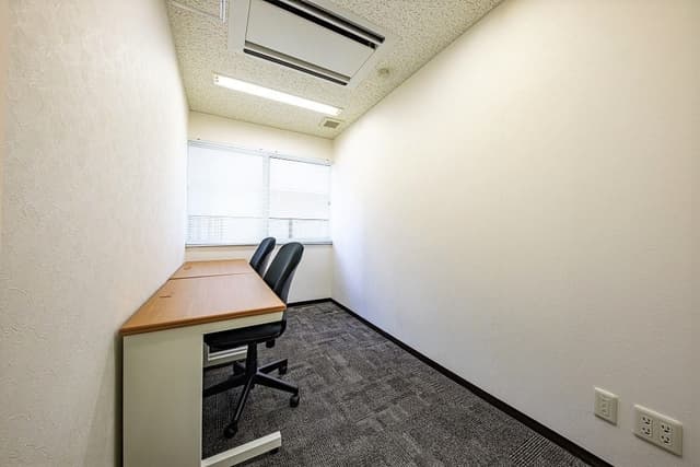 個室_リーズナブルな価格で24時間利用可能なオフィスを持つ事が出来ます。