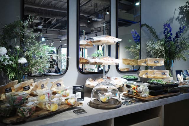 ヘルシーフード_休憩やランチタイムに嬉しい、こだわりのフードコートがご用意されています