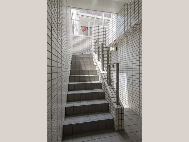 ビル入り口。地下におりると、天翔オフィス南青山アネックス(ANNEX)のエントランスがあります。