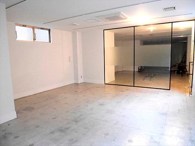 個室_シンプルな状態で貸し出しているため、好みの内装にすることが出来ます。