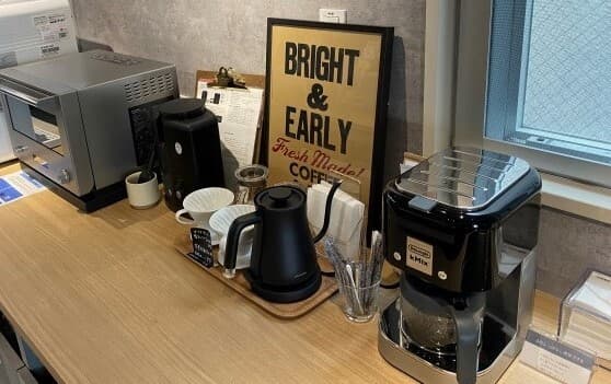 コーヒーメーカーやウォーターサーバーも完備