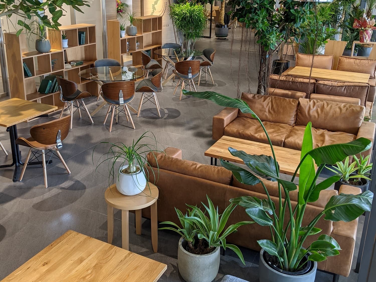 共用部_ラウンジ。共有スペースはゲストを迎える事も可能