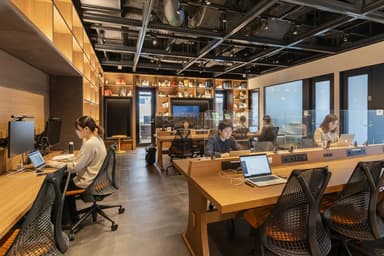 ハウリヴ(howlive)タイムスビル店 那覇