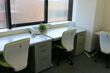 オフィス8(2~3名用/窓有/24時間利用可/登記可)