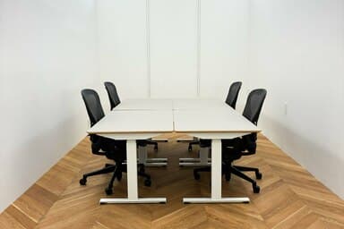 101号室 内装リニューアル!事務所兼店舗やショールームに最適!<床材オーク/照明調光調色可/業務用エアコン/除湿機備付>