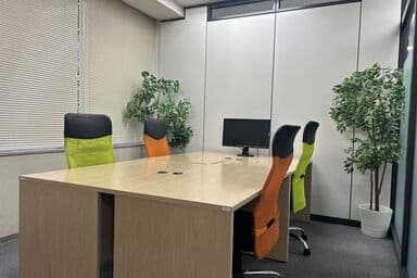 オフィス2 キャンペーン対象(4-5名用、24時間利用可、登記可、専用メールBOX有。)
