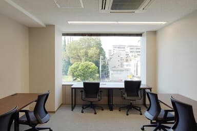 ROOM16 (窓側12名個室)