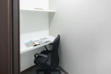 1名半個室