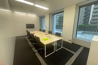 10名用窓側個室(モニター付き)