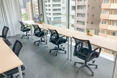 窓あり6名個室