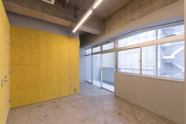 3階オフィス(4名用個室)※バルコニー付