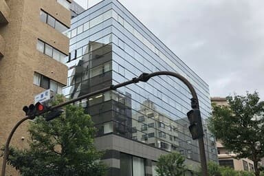 オフィス13(3~4名用/明かり取窓有/24時間利用可/登記可)